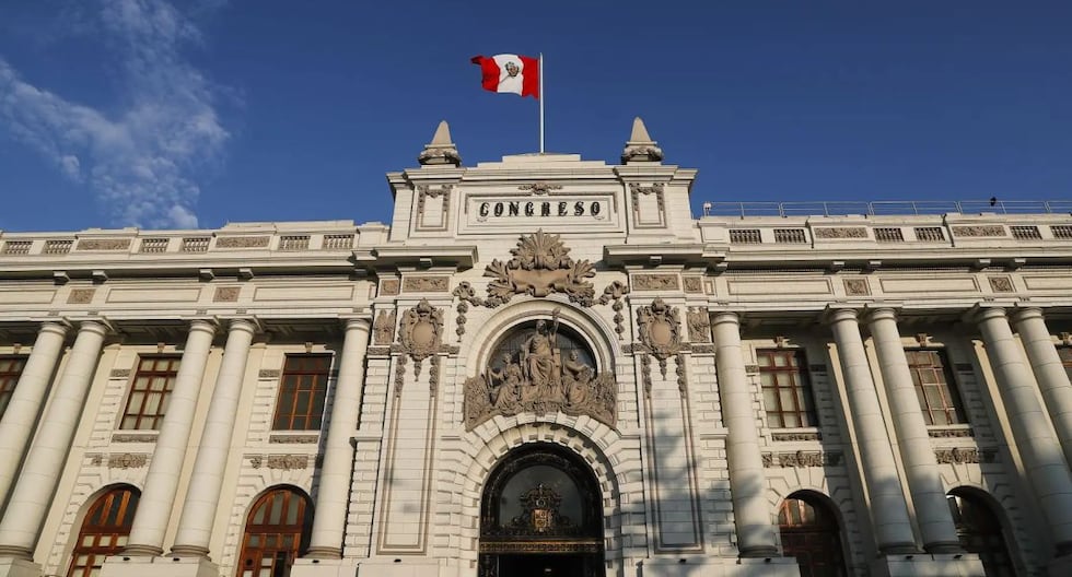 Influenceurs sous un diplôme : un projet de loi révolutionnaire à Lima !