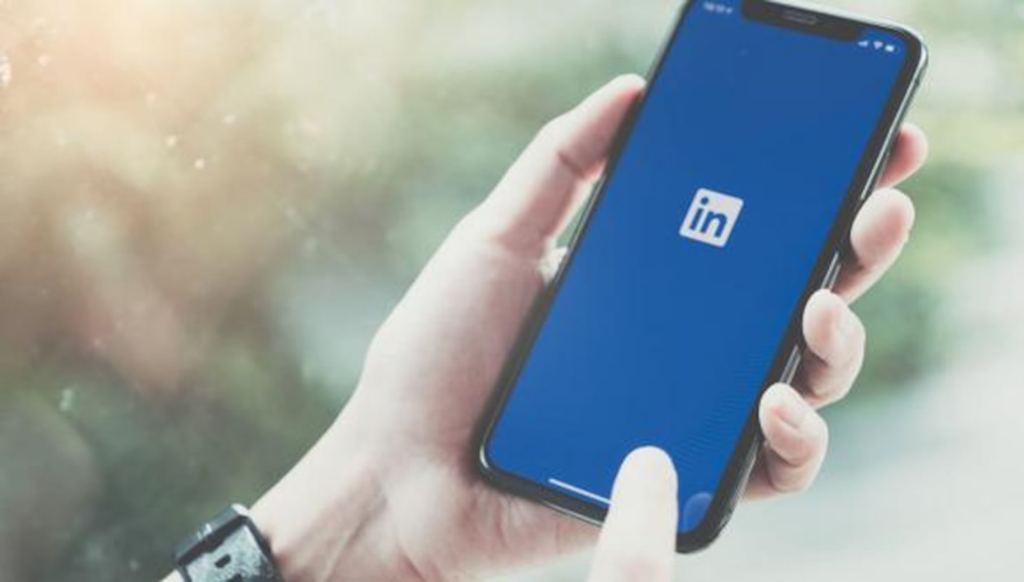 LinkedIn en plein essor : la quatrième plateforme sociale la plus utilisée, dépassant même Facebook au Costa Rica !