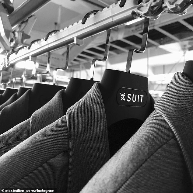 La société fondée à Shanghai en 2017 vend ses costumes autour de 500 dollars.