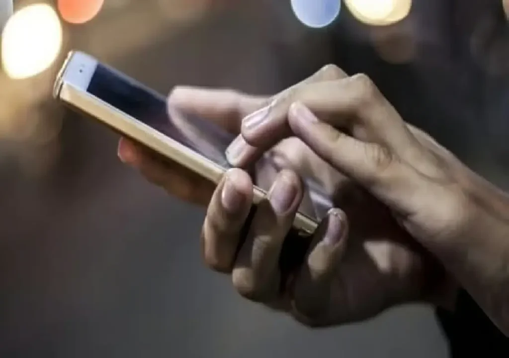 Un vlogger de Bengaluru porte plainte à la police pour une vidéo obscène modifiée par l'IA