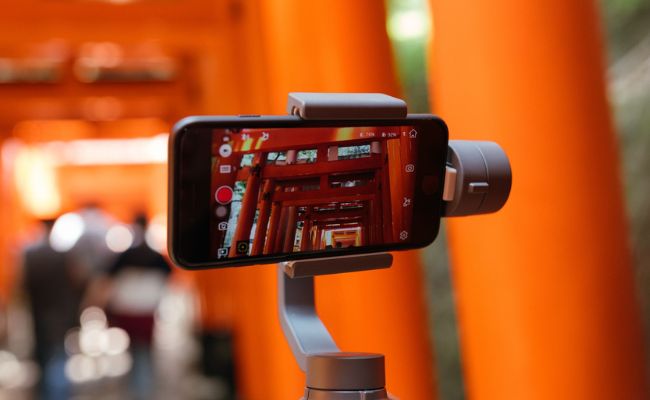 Atelier captivant : Créez du contenu audiovisuel avec votre smartphone à Brown !
