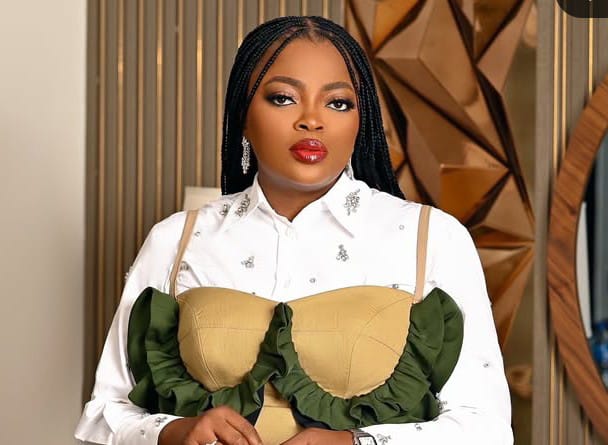 Funke Akindele répond avec fermeté à ses détracteurs concernant son style marketing