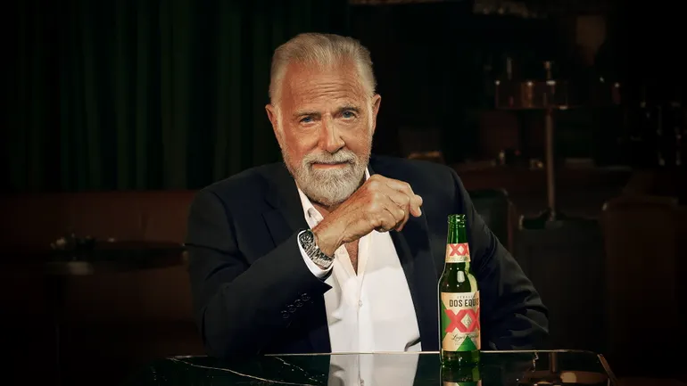 Pourquoi Dos Equis a relancé son Homme le Plus Intéressant face aux défis du marché
