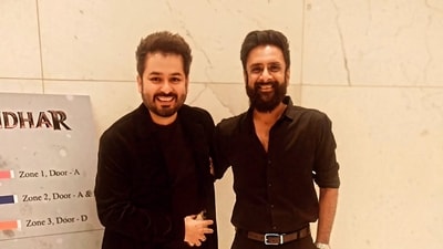 Varun Gupta avec le réalisateur de Dhurandhar, Aditya Dhar.