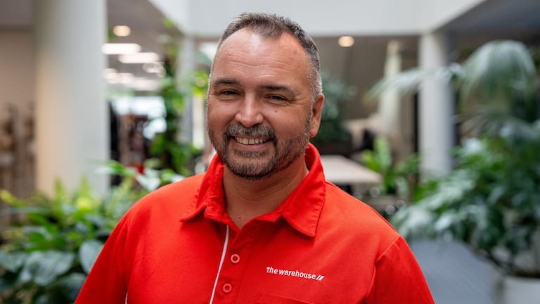 Frankie Coulter, directeur marketing de The Warehouse Group, redéfinit la stratégie publicitaire de l'entreprise.
